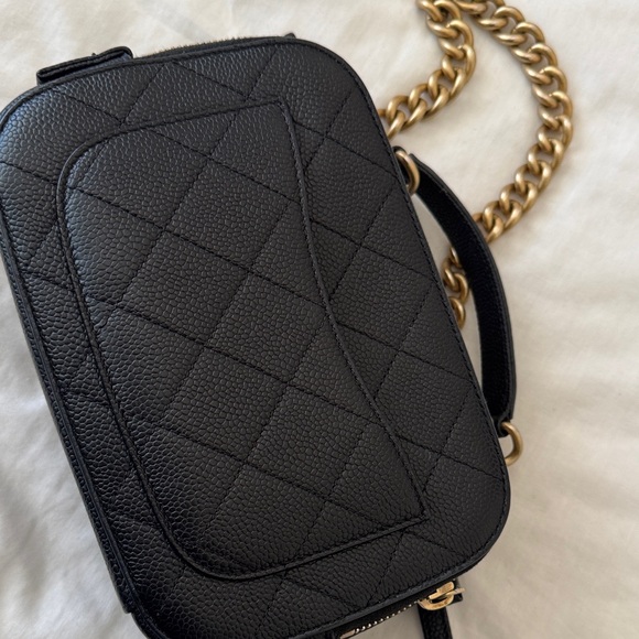 Chanel Black Quilted Crossbody with Gold Chain “AUTHENTIC” - Picture 4 of 11